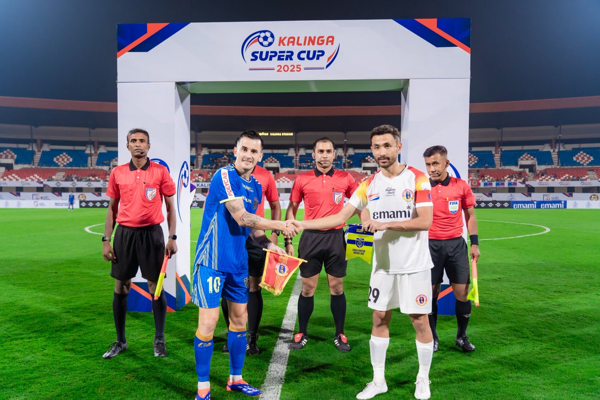sports_odisha's tweet photo. 📸 Snapshots from the #KalingaSuperCup2025 opener between @eastbengal_fc and @KeralaBlasters!
#OdishaForFootball #KalingaStadium #IndianFootball #KBFCEBFC https://t.co/9lF5EziYZK