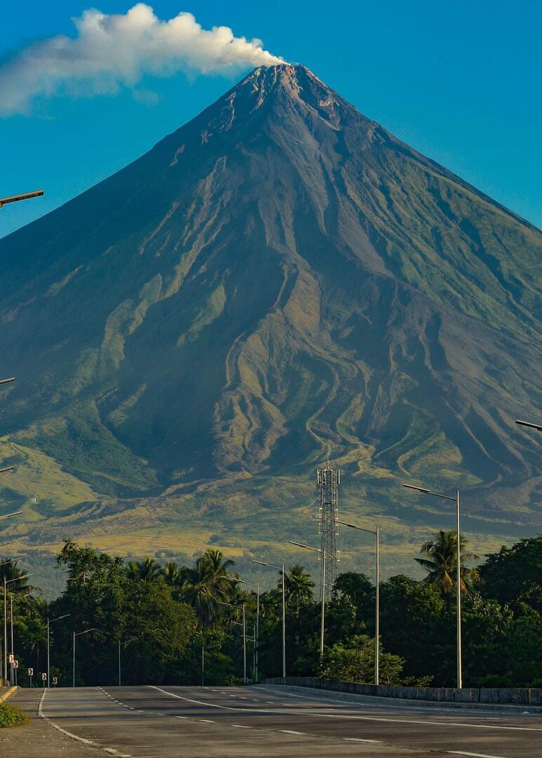 Nature_Travel_'s tweet photo. mayon volcano, albay, philippines - Author: Honeydrizzlex66

#travel #nature #photography #wanderlust #explore https://t.co/4N3C27eTHz