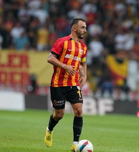 futbolarena's tweet photo. Gökhan Sazdağı, Fenerbahçe maçında 3 asist yaptı. https://t.co/sl95o4jnZn
