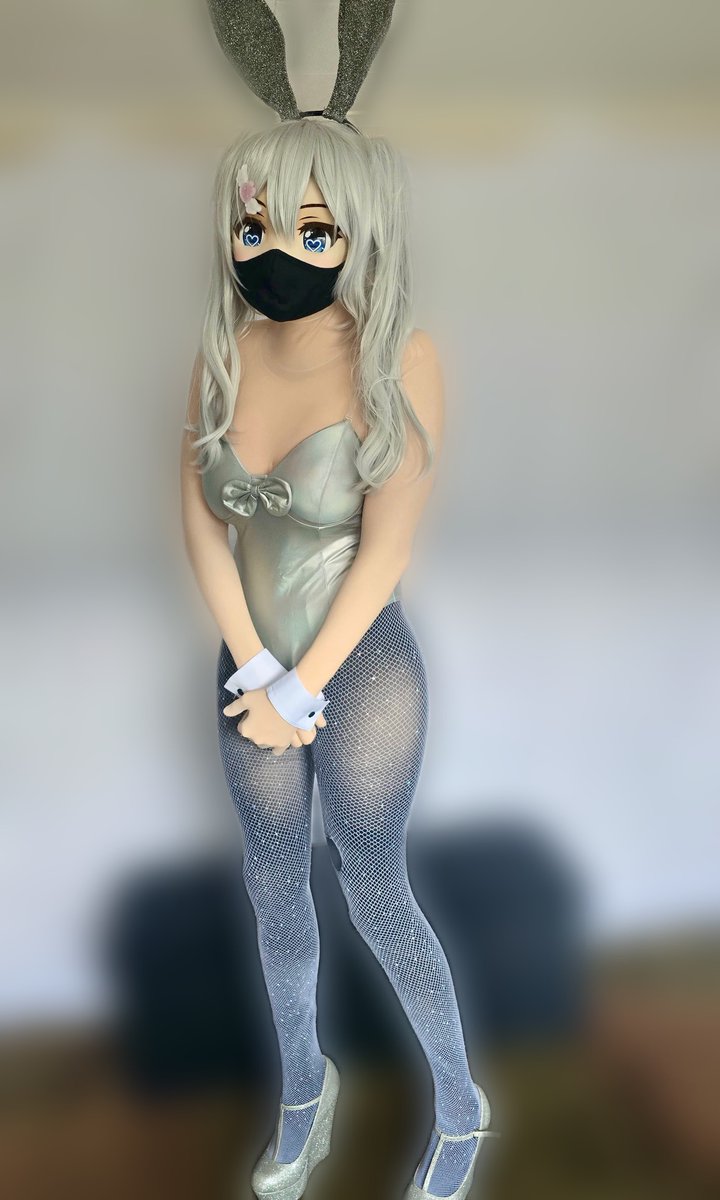 🌷Happy Easter Everyone!!✨ Would you like your Easter Basket?? Or… wait… me??
🖤(//ω//)🤍✨
#Easter #cosplay 
#kigurumi  #着ぐるみ