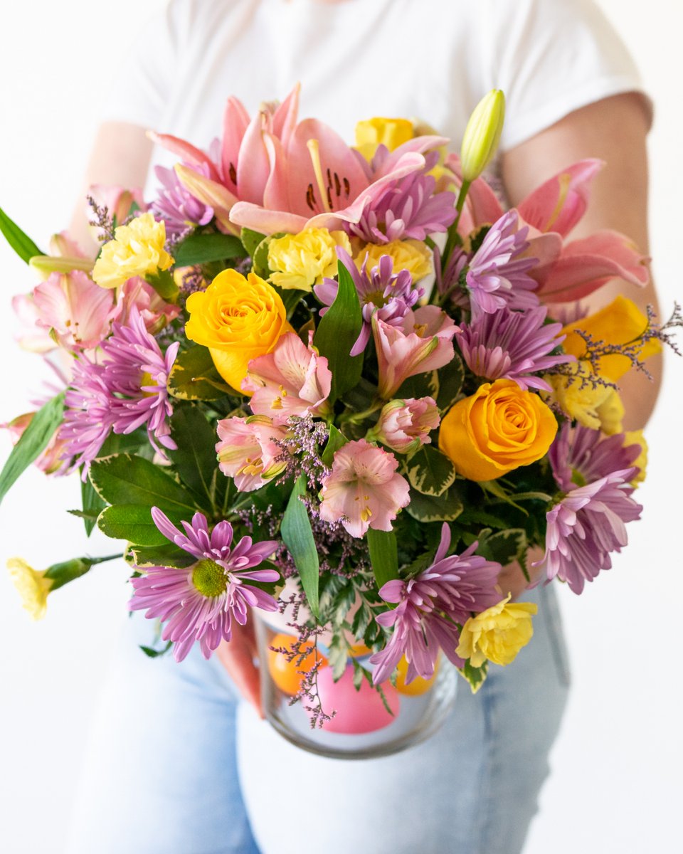 FlowersSend's tweet image. Happy Easter! 🐰🌷 

May your day be filled with love, laughter, and fresh blooms that brighten every moment. Wishing you a beautiful celebration surrounded by all the things that make your heart happy! 💛

#HappyEaster #Easter2025 #SpringInBloom #SendFlowers