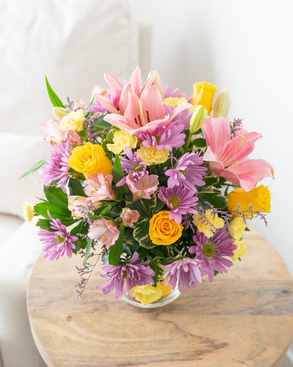 FlowersSend's tweet image. Happy Easter! 🐰🌷 

May your day be filled with love, laughter, and fresh blooms that brighten every moment. Wishing you a beautiful celebration surrounded by all the things that make your heart happy! 💛

#HappyEaster #Easter2025 #SpringInBloom #SendFlowers