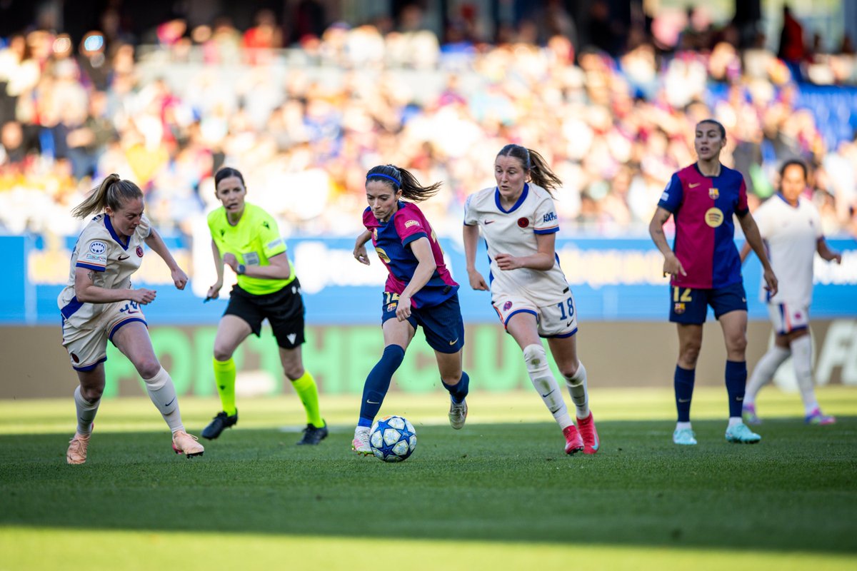 🔑 El Barça arrolla al Chelsea con balón y lo anula cuando no lo ha tenido:

✅ Irene+Mapi (Engen 45') anulan a Mayra , Macario,Reiten...
✅ Aitana, Ona y Salma forman una relación de 💯 en el sector dcho.
✅ Irene vuelve a ser clave en el ABP.

🔴4-1🔵