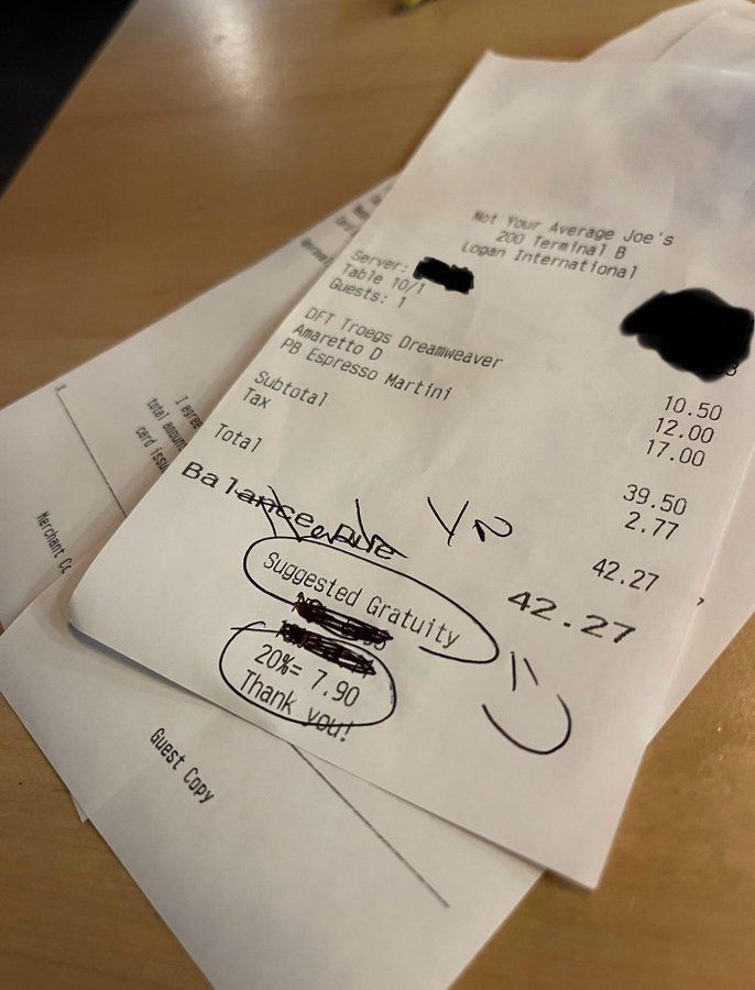 InternetH0F's tweet photo. waiter demanding 20% is crazy https://t.co/J8vVSlGtlF