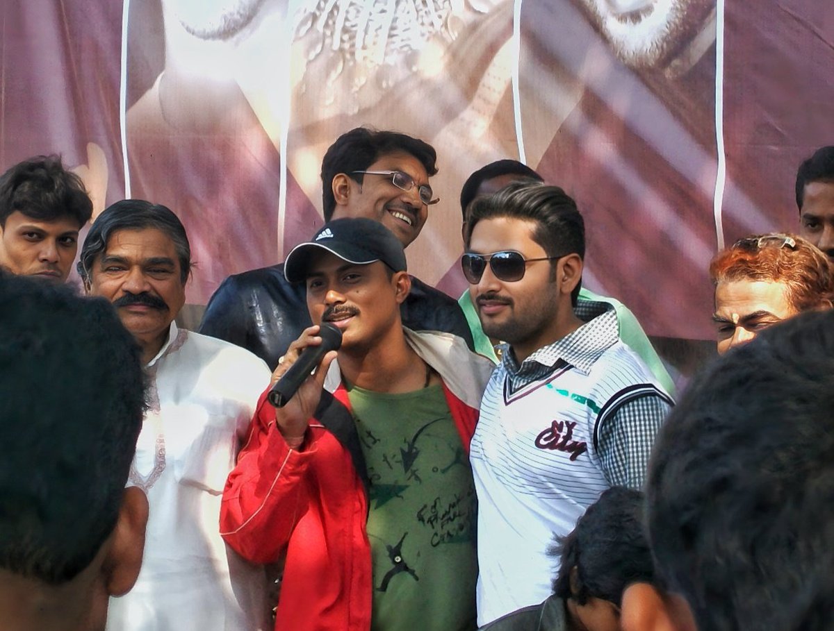 ThePravas's tweet photo. Mahurat memories from my debut film *Badhu Nuhain Mun Bandhu*. A milestone moment that marked the beginning of my journey in cinema. With
#pravassarangi #Pravassarangi #Bidusmita  #Ranjan #Haraptnayak #UttamMohanty #PintuNanda #Shailendra #ArunMantri #SuraRautray and more…" https://t.co/ENJgRw8wuc
