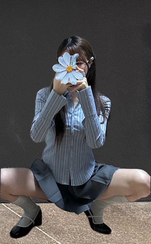 DogeTina111's tweet photo. 出门吃饭，偷拍几张得了。 https://t.co/eh7PGf2P09