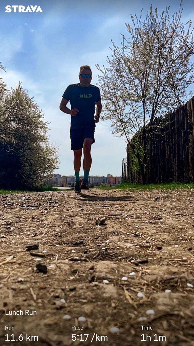 michal_kudrna's tweet image. Nejdříve jsem si hrál na kopci😉😆 a pak běžel 😊🤟

Po včerejšku, po kopcích a longu, by měl být výklus, ale vše bylo jinak. Nohy jsem zase trochu potrápil a na pár úsecích jim zatopil pod kotlem 😉🚀
#trailrunning #beh #behani #trenink #nastezce