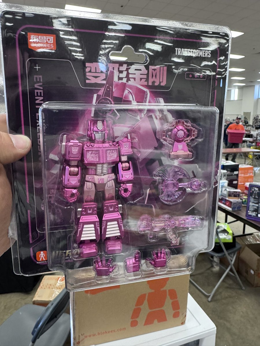 collecticon's tweet photo. I hath joined the Pink Pony Club

#blokees #optimusprime #transformers https://t.co/aEfK7FcJwZ