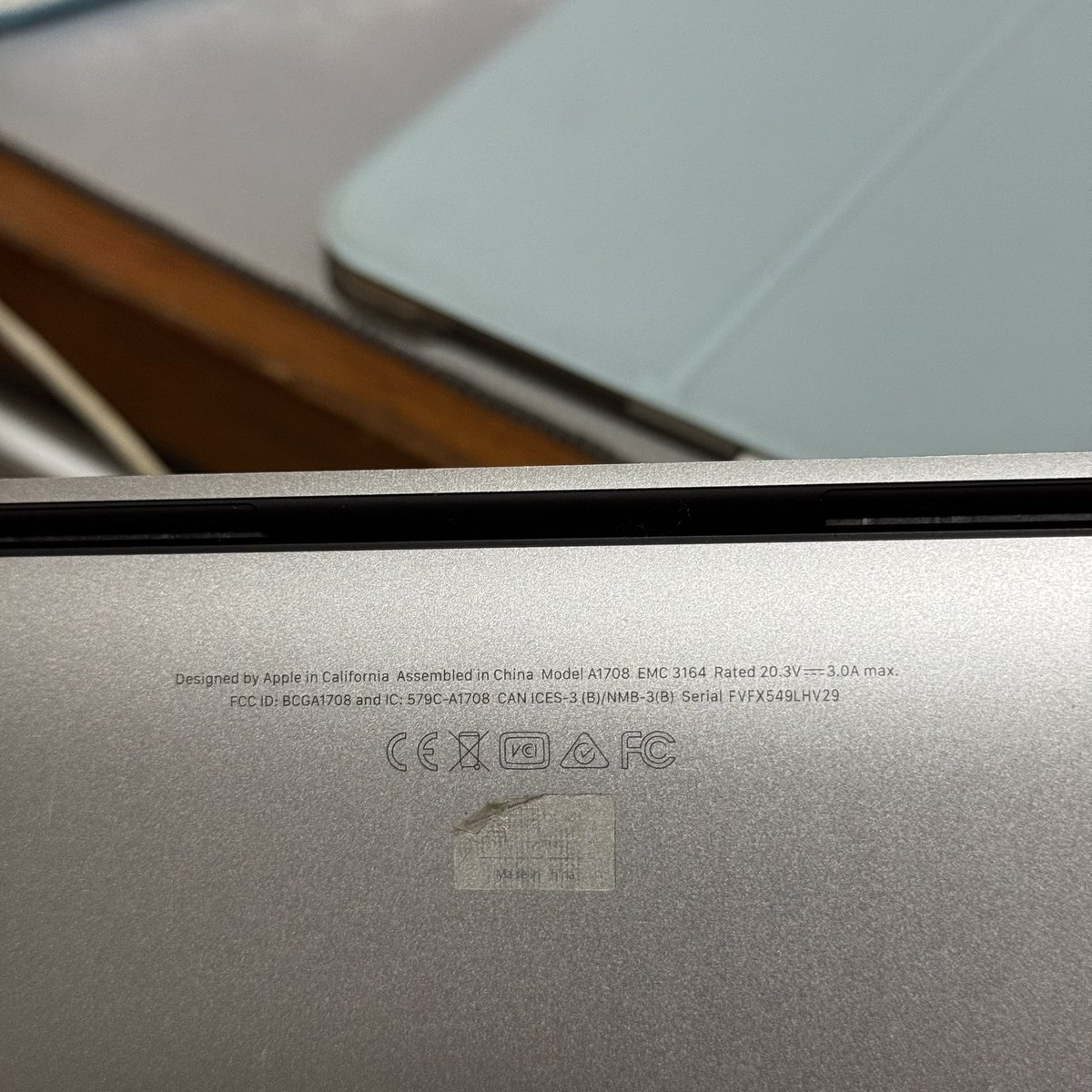 yeuxdebee's tweet photo. WTS Apple Macbook Pro 13” late 2017 | A1708 | No Touchbar | Retina Display | Original beli di iBox

💸 7.000.000
SSD/RAM: 256 /8 GB
Memory: 8 GB 2133 MHz LPDDR3

Kondisi:
- Layar, keyboard, backlight Normal
- BH normal
- Box charger lengkap original
#zonauang️ https://t.co/DpolEQgNMl