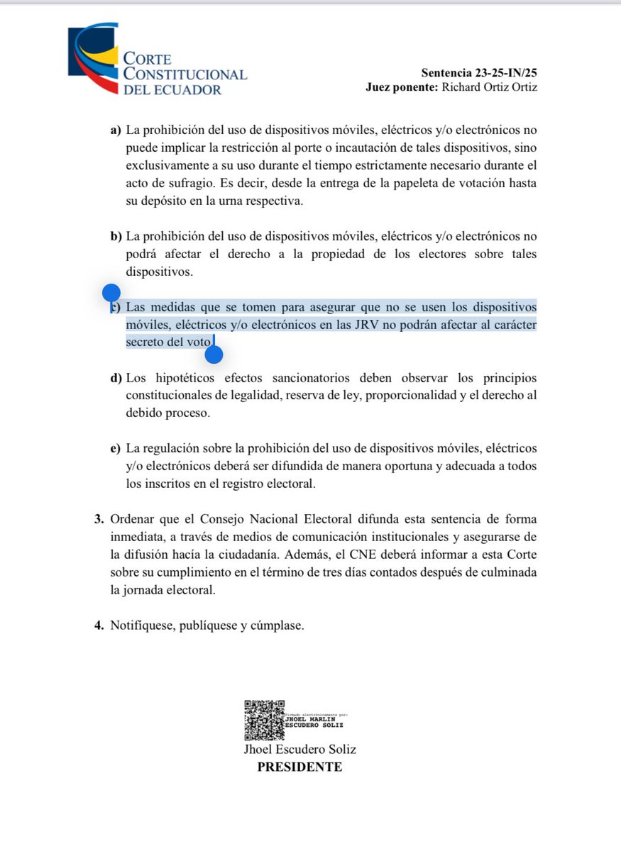 AColectivaEC's tweet photo. Señora @DianaAtamaint ¿el voto es libre y secreto o no? Los militares se encuentran detrás los biombos vulnerando el derecho constitucional.

Atención @LaPosta_Ecu @moeUEecuador25 @ecuarauz @CorteConstEcu @ElenaNajeraM.

Recinto “Colegio 9 de Octubre”, cantón Machala, El Oro 👇🏼 https://t.co/IbyXAoRohz