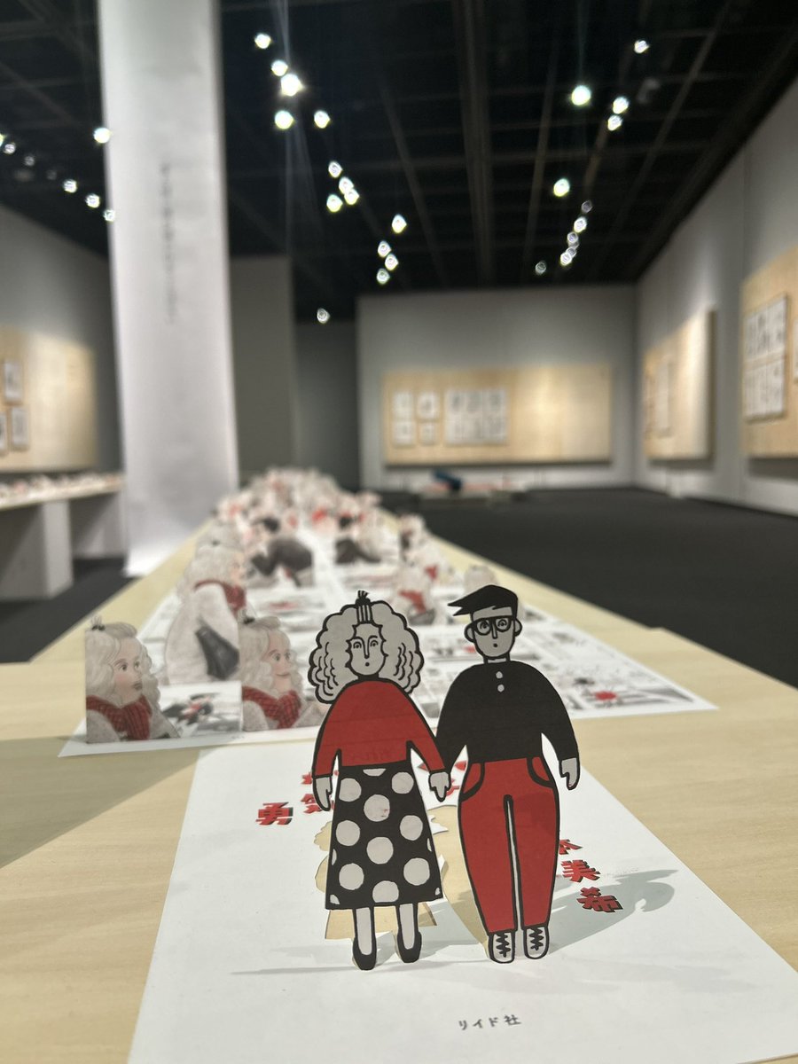 茨城県土浦駅から徒歩すぐの図書館内ギャラリーで開催中の山本美希さんの個展に行ってきました!あの広さでマンガの展示ってどうなるんだろと思ってたらめちゃくちゃかっこいい展示方法で痺れてしまった…展示のセクションごとのテキストもとてもよくて是非の是非です。ひとひとがみ日々も、学校の卒業 