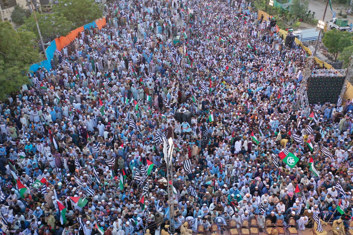 juipakofficial's tweet photo. کراچی ملین مارچ کی ابتدائی مناظر، قائد جمعیت مولانا فضل الرحمٰن مدظلہ مغرب کے بعد شریک ہونگے۔ ان شاءاللہ https://t.co/tsbgVLq5kl