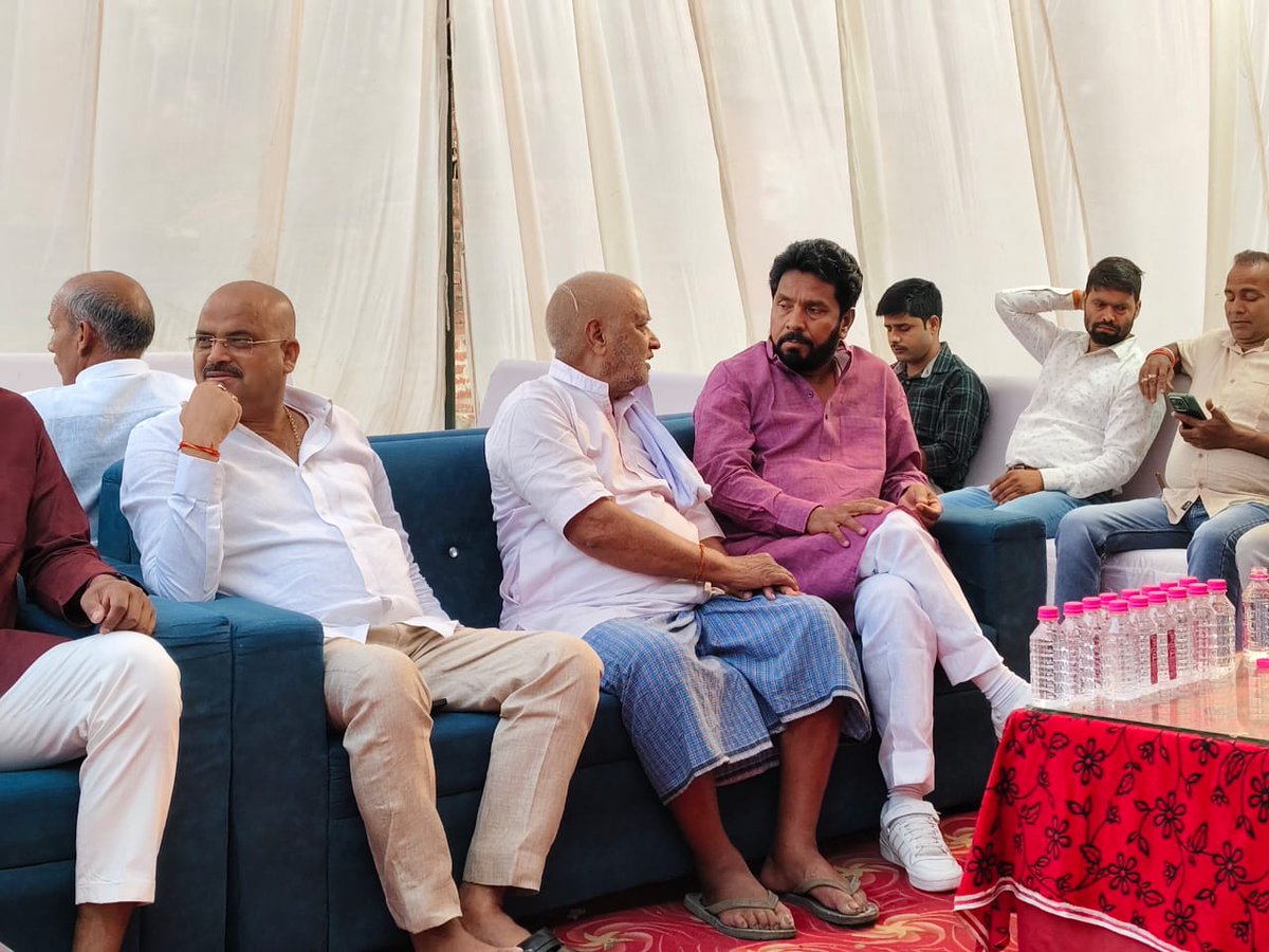 DigvijayJai's tweet photo. विधानसभा क्षेत्र खलीलाबाद के ग्राम सभा सिरमोहनी के श्री  प्रदुम्न सिंह जी के माता जी के ब्रह्मभोज_कार्यक्रम में पहुंचकर  श्रद्धासुमन अर्पित किया ।
@BJP4India @myogiadityanath @narendramodi @AmitShah https://t.co/2uTbndrbNL