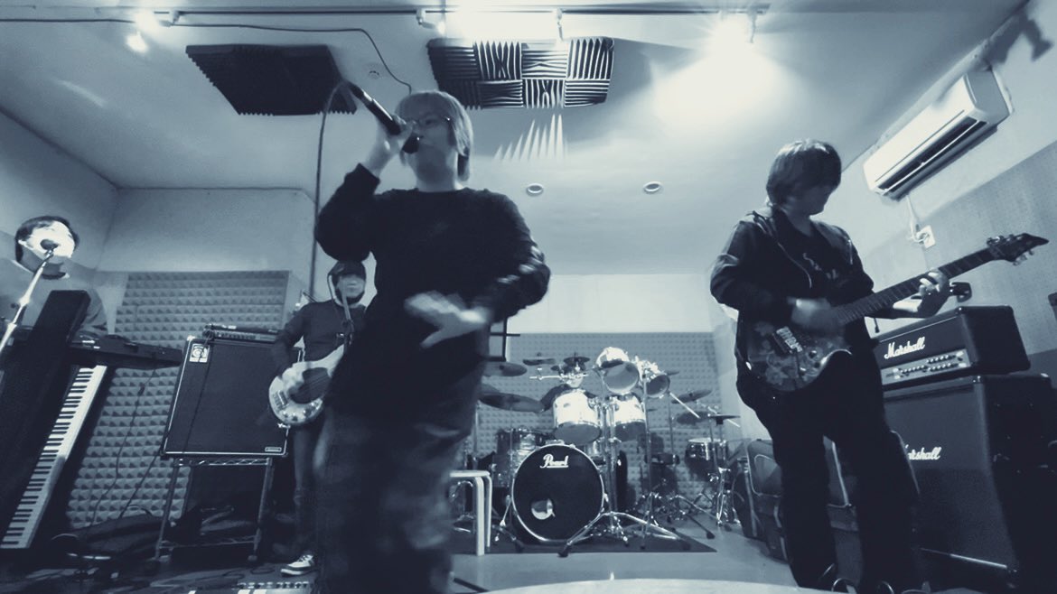 ayamajiro's tweet photo. ところで
📣めっちゃ未読溜まる。からお知らせです！

サポートギタリストとして支えてくれている
ゾンさん(@JohannLeonid)が
仮入部で正規メンバーになりました！

みんなー！
未読。もゾンさんも、たくさん応援してくれたら嬉しいなっ🫶

よろしくなんだぜー！

あや・るんるん♪・なると・秋・ゾンP https://t.co/UZ582DlmkS