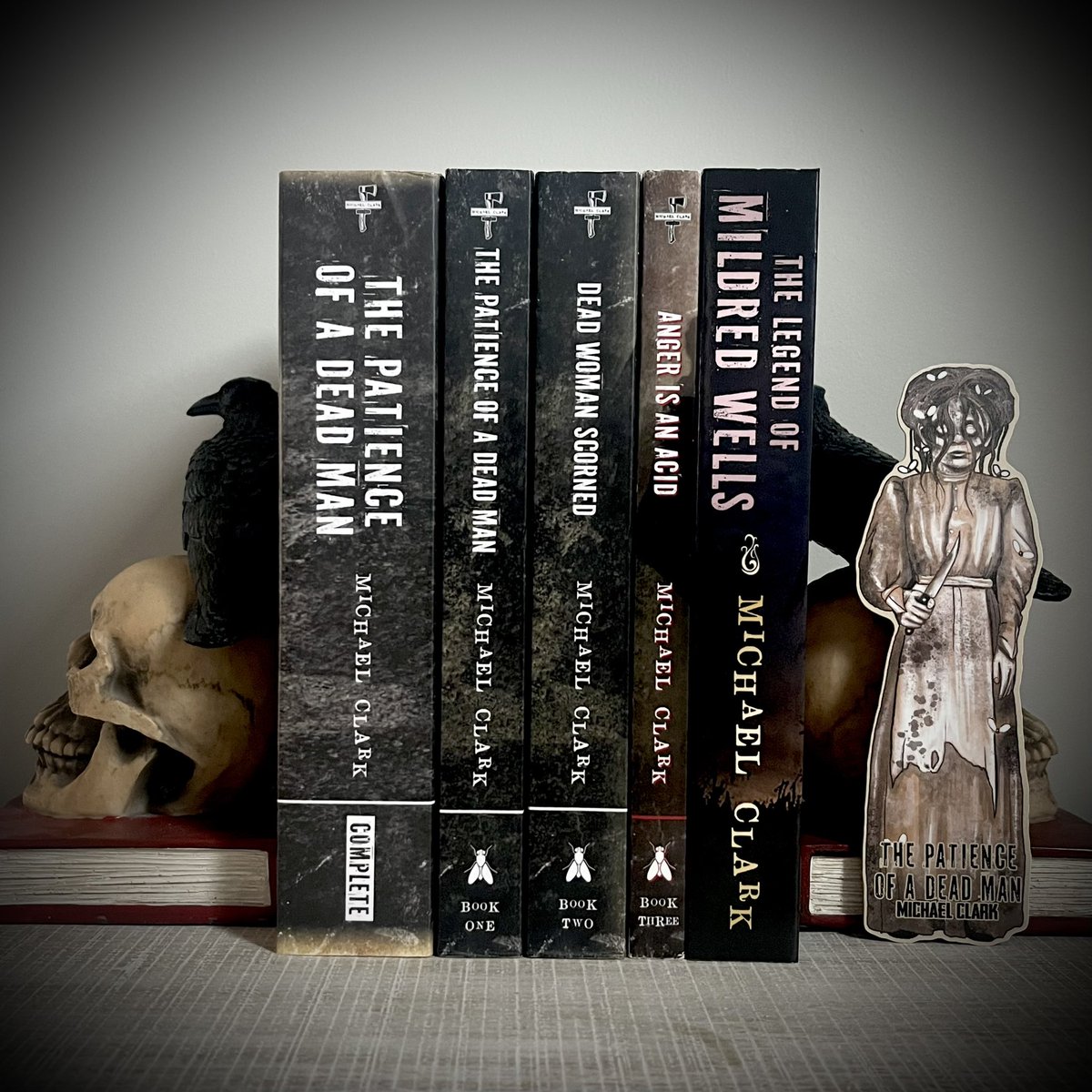 #30DayBookChallenge

DAY 8: Series Everyone Should Read

THE PATIENCE OF A DEAD MAN trilogy by <a href="/mikeclarkbooks/">𝐌𝐢𝐜𝐡𝐚𝐞𝐥 🪰 𝐂𝐥𝐚𝐫𝐤</a> (beautifully re-published by Brigids Gate Press as THE LEGEND OF MILDRED WELLS) is a fantastic (and fantastically creepy!) series for fans of haunted house tales 🪓