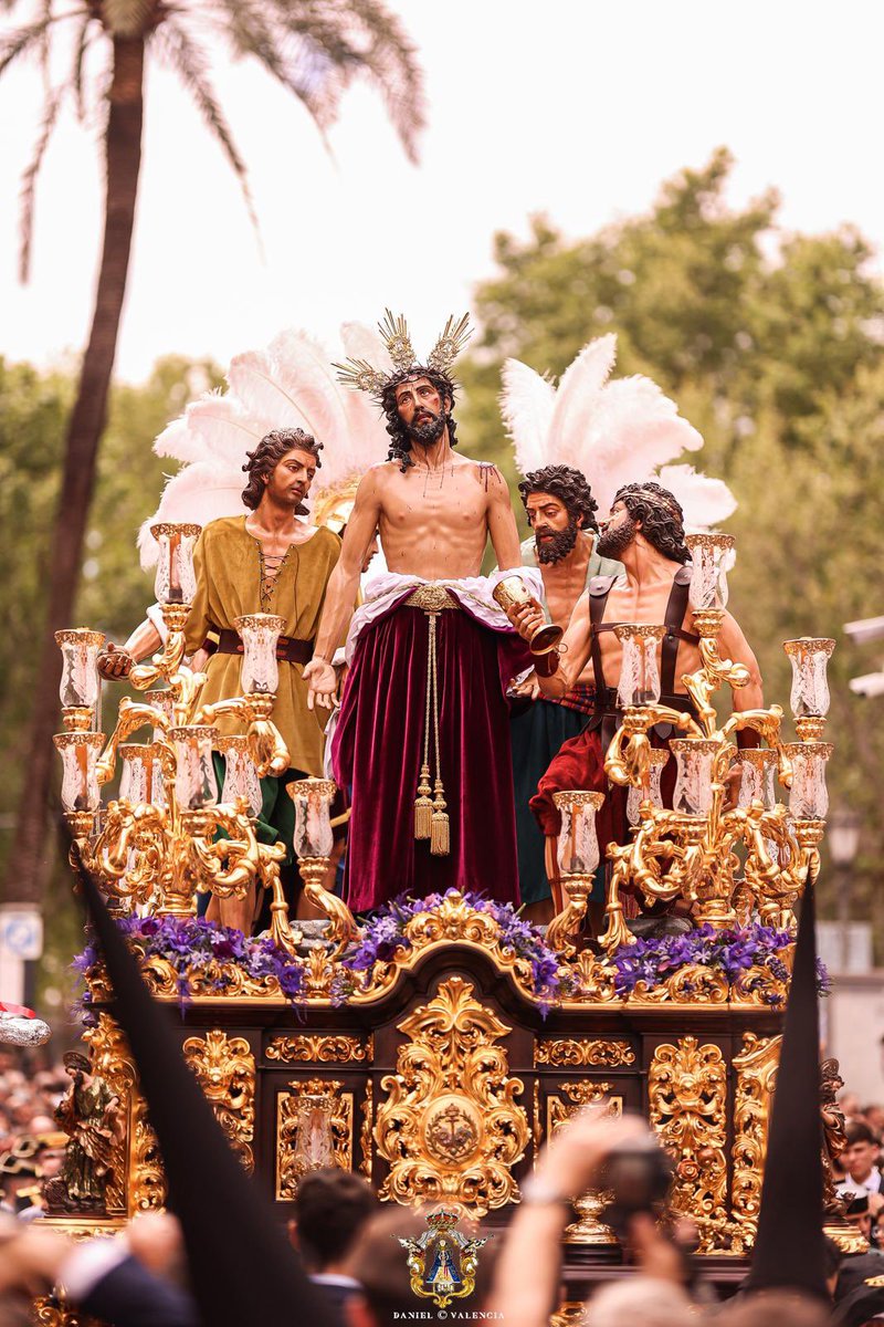 AgrupacionVR's tweet photo. ‘El Galileo’, ‘Vida’ y una ovación atronadora al paso de Dios.

@Jesus_Despojado #SSantaSevilla25 https://t.co/rSEj9KYvPd