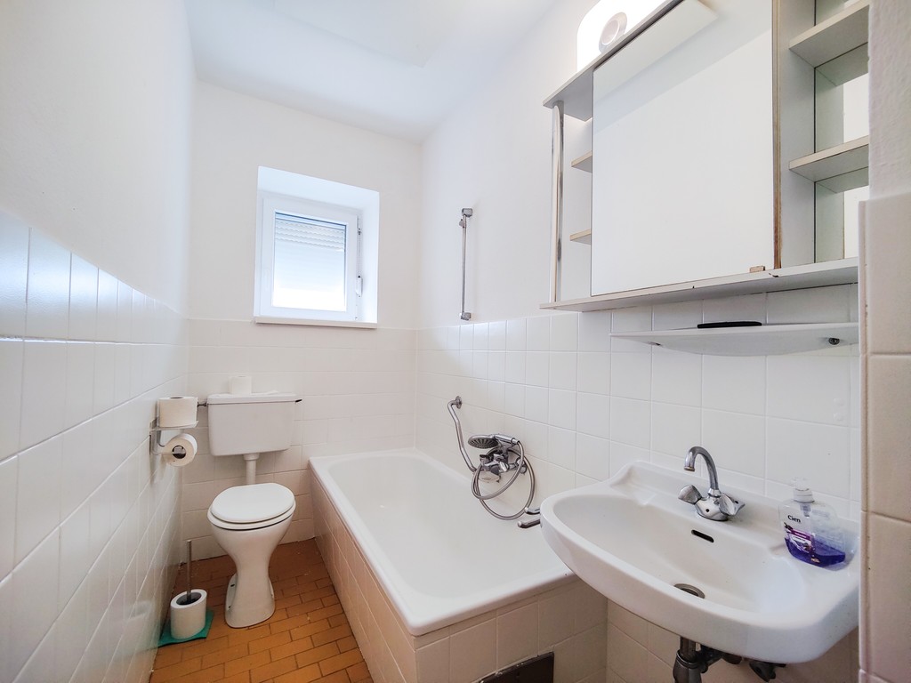 AKTIVITorg's tweet photo. 🏡 Renoviertes Haus in Kapfenstein zur Miete – Sofort bezugsfertig!

Dieses sanierte Haus in ruhiger Lage bietet ca. 70 m² Wohnfläche, eine Terrasse, 160 m² Gartenanteil und PKW-Stellplätze. https://t.co/uaN2VWWLGY