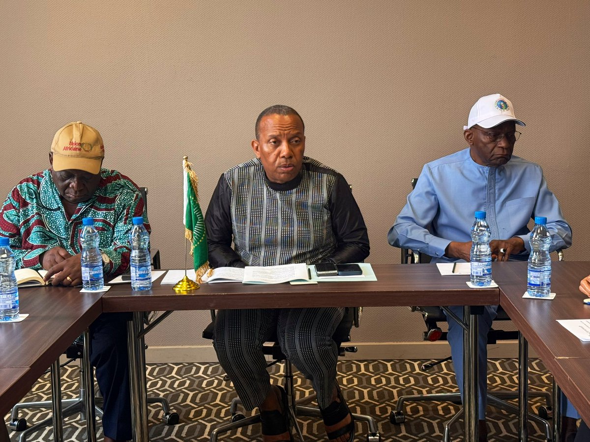 AUC_PAPS's tweet photo. S.E. @TrovoadaPatrice, chef de la Mission d'observation électorale de l'Union africaine pour l'élection présidentielle du 12 avril 2025 au #Gabon, a participé à une réunion des chefs des missions internationales d'observation électorale; @CEEAC_ECCAS , @OIFrancophonie et… 1/2 https://t.co/NoUaowxbSC