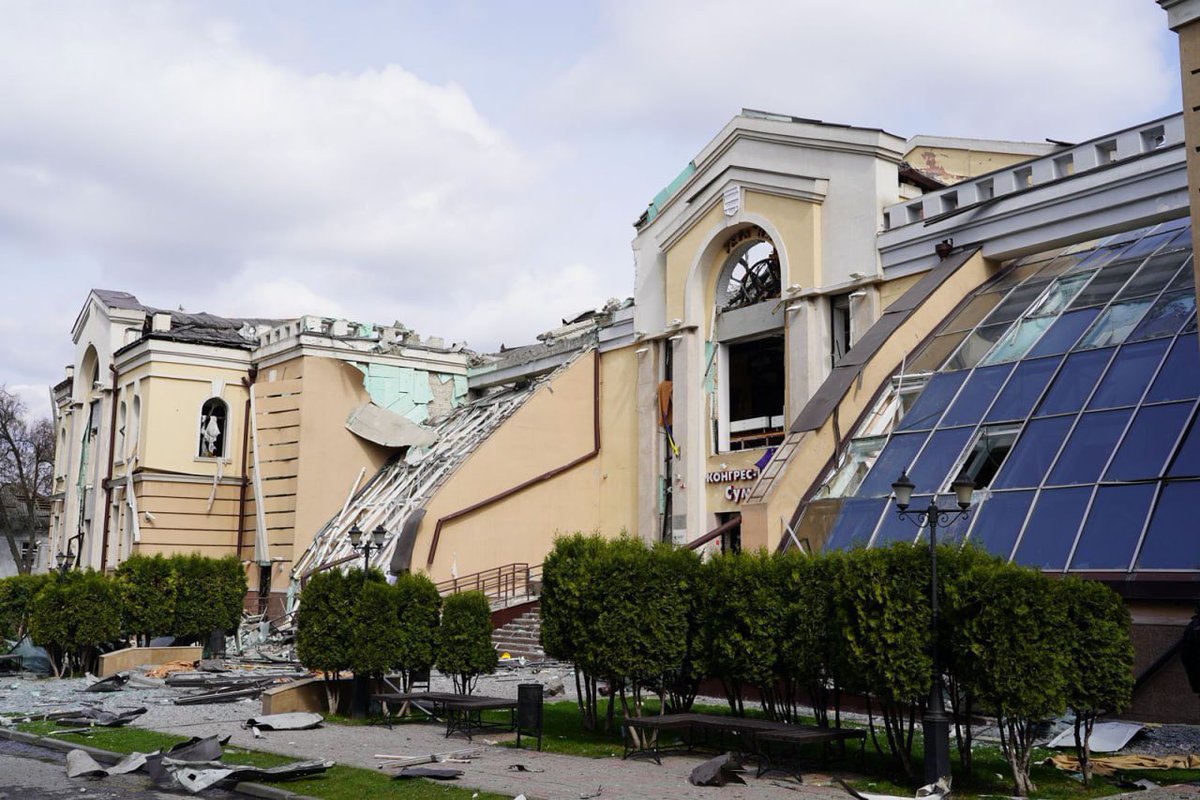 Максим tweet media