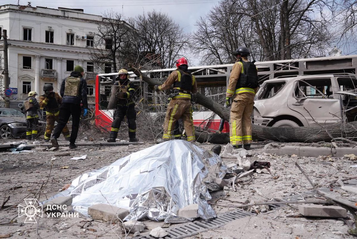 Максим tweet media