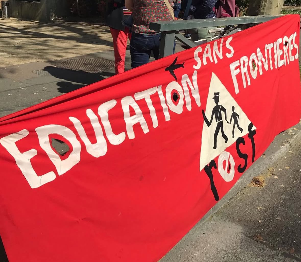 collNanterre92's tweet image. ✊🏽Solidarité avec Alassane, jeune mineur isolé, scolarisé au collège André Doucet à Nanterre, remis à la rue par l’ASE 92!
📢Un toit,une scolarité,des soins &amp;amp;des papiers pour ttes&amp;amp;ts!
🪧Rassemblement vendredi #11avril à #Nanterre dvt le Département des Hauts-de-Seine ❌ 
#RESF 92