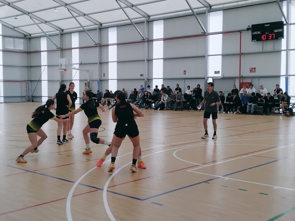 FCBQtècnic (@fcbqtecnic) on Twitter photo FORMACIÓ CONTINUADA I 🏀Magnifica acollida del Clinic al voltant dels conceptes essencials categoría Júnior Femení Preferent U18. El nostre agraïment als quatre ponents i a tots els participants. <a href="/JoventutLCorts/">Joventut Les Corts</a> <a href="/cbboetmaresme/">CB Boet Maresme Mataró</a> FORMACIÓ CONTINUADA I 🏀Magnifica acollida del Clinic al voltant dels conceptes essencials categoría Júnior Femení Preferent U18. El nostre agraïment als quatre ponents i a tots els participants. <a href="/JoventutLCorts/">Joventut Les Corts</a> <a href="/cbboetmaresme/">CB Boet Maresme Mataró</a>