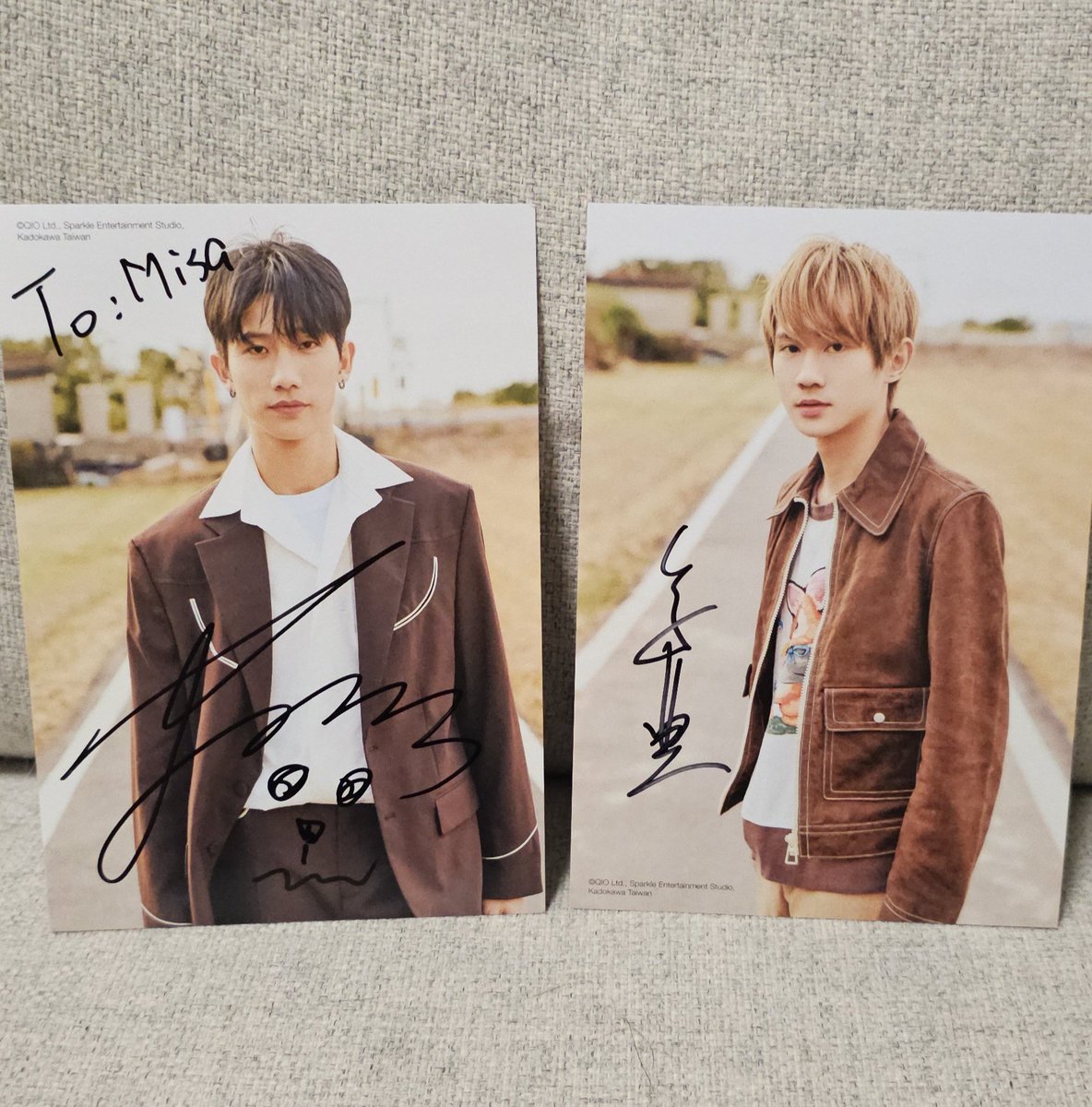 1jet2unknown's tweet photo. After receiving Nat's signature during yesterday's benefit, I can finally display both SIGNED postcards next to each other now 🥰❤️
#natchen #louischiang #陳柏文 #姜典 #陳艾cp #natlouis https://t.co/hzN5D7HbrT