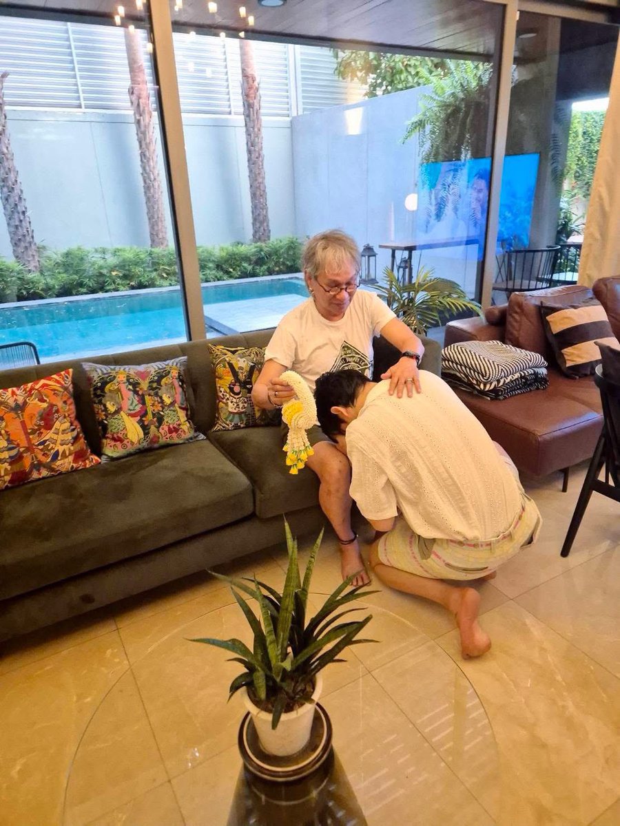 PeckPalitOfficial tweet media