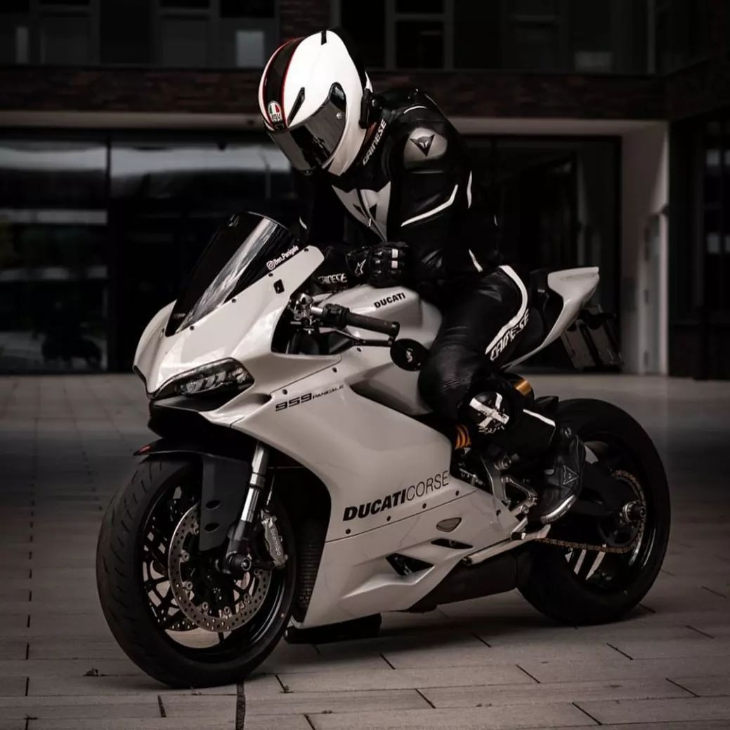 TotalMotorcycle's tweet photo. Good Morning Riders!

Morning Q: Would you wear full leather gear? https://t.co/fYfj1cjR8o