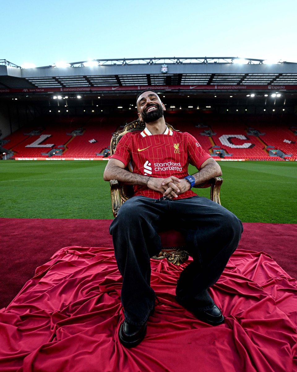 footballontnt's tweet photo. Henry scored 24 goals and registered 20 assists in 2002/03 - a season many consider to be the greatest of all-time by a Premier League player.

Salah has scored 27 goals and registered 18 assists this season and Liverpool still have 6 games to play!

Football royalty 👑 https://t.co/3kPCj7bnnC
