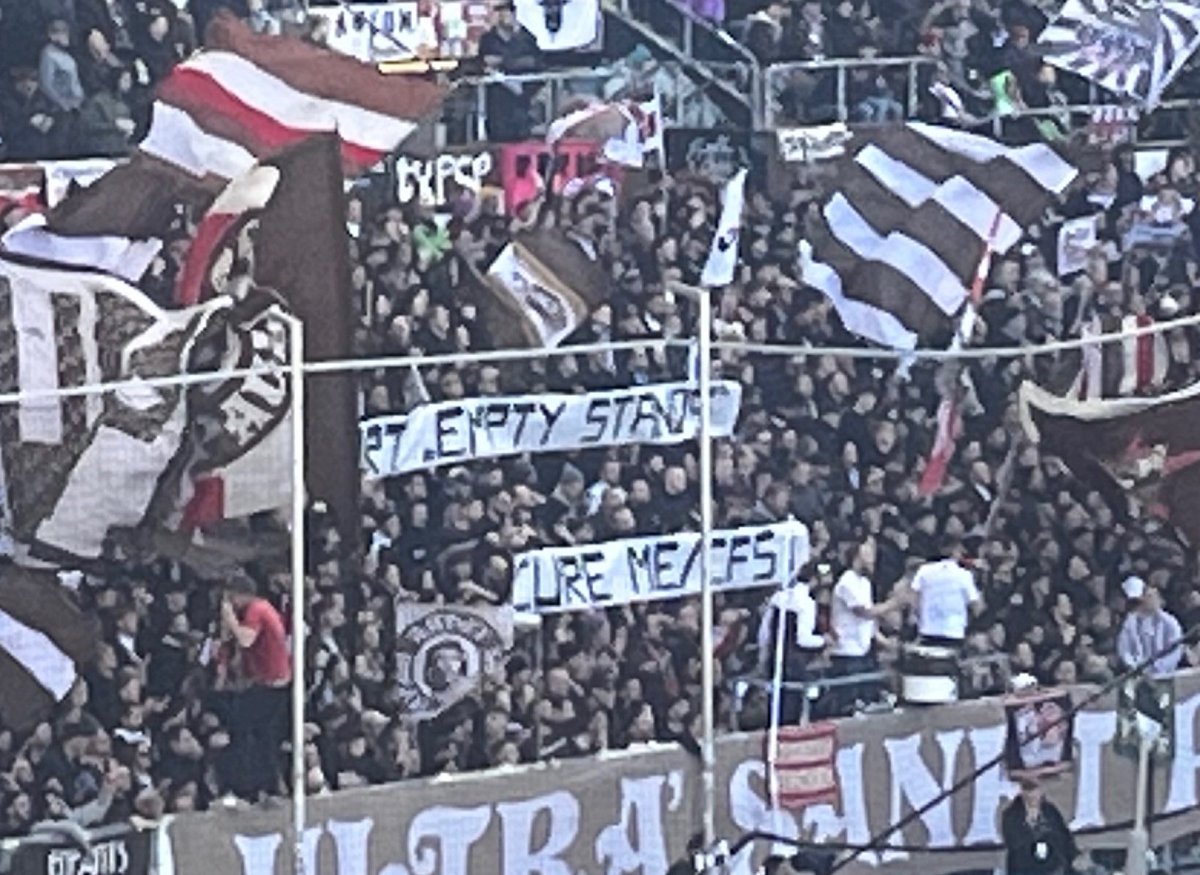The German football club St Pauli, a historically leftist and activist club, had people flying ME/CFS banners last match in the stadium.

#MEcfs #CFS
