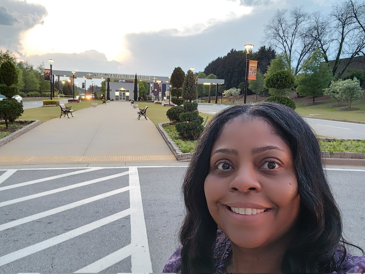 SamanthaDRogers's tweet photo. 2020, I was BOOKED for "BLACK WOMEN OWN THE CONVERSATION Season 2" at Tyler Perry Studios on OWN to discuss my book. Then Covid-19 happened. 2025, opportunity to visit TPS.
#keepbelieving #youstillhavetime #journeyofhope #moreopportunitieswillcome https://t.co/7pqFJVH7KB