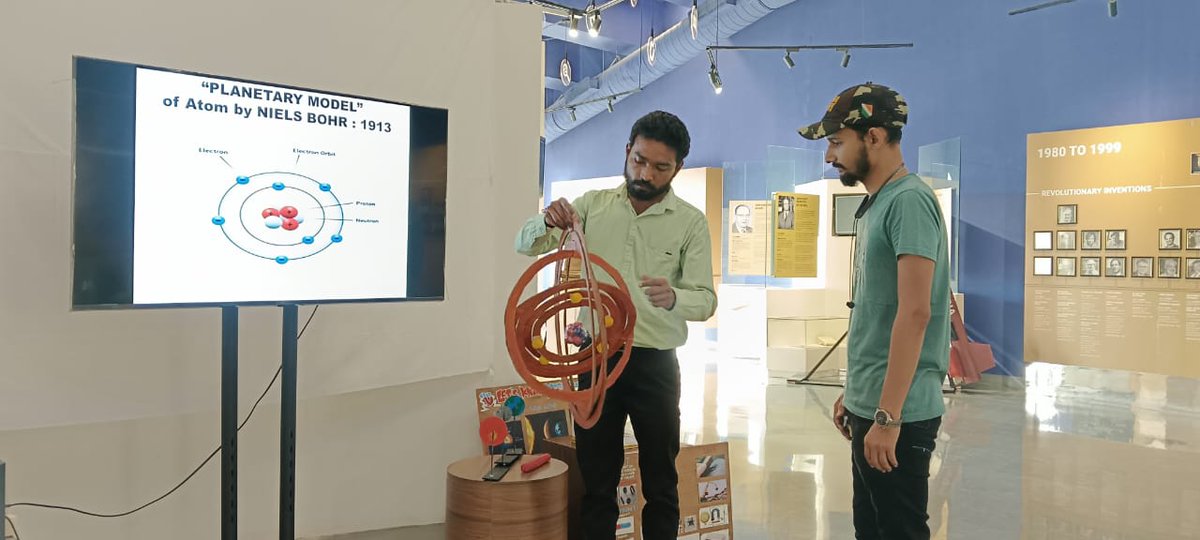 RSCRajkot's tweet photo. "Mind-blowing! Science reveals the universe's secrets one particle at a time! From atoms to quantum wonders, visitors explored the tiny world behind mobile screens under microscopes. The magic of protons, neutrons, electrons, and #quantum states - science never ceases to amaze! " https://t.co/WtmtZILdJf