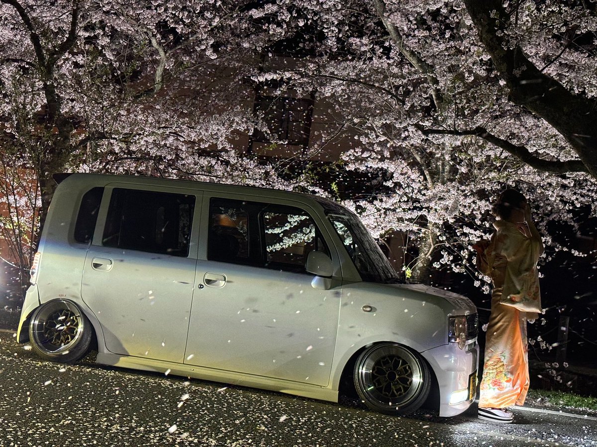 iyada_shiitake's tweet photo. コンテはとりあえず今の形のまま
しばらく眠っていただきます^^
一緒に桜と撮れてよかった❀ https://t.co/KaAHDGw5ca