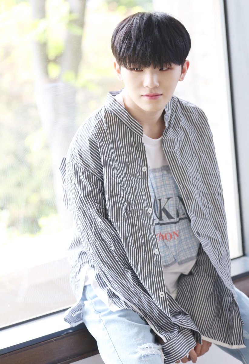 dragxninthenest's tweet photo. ม.1                                        ม.3
ม.4/8                                    ม.6/8

ลงไว้เป็นอนุสรณ์สถๅน 5555555555
#GRADUATION20TH_VCS https://t.co/mOoNGp40yT