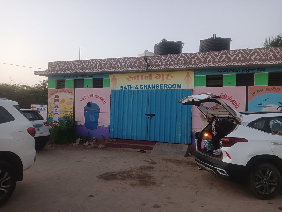 Mr__M__B's tweet photo. On the sunday in mandavi city all people facing problem relating to public bath service is not available as so much rush but no person available.@aniruddhdavebjp @CMOGuj @SdmMandvi @MamMandvikutch https://t.co/PEsO4sszTS