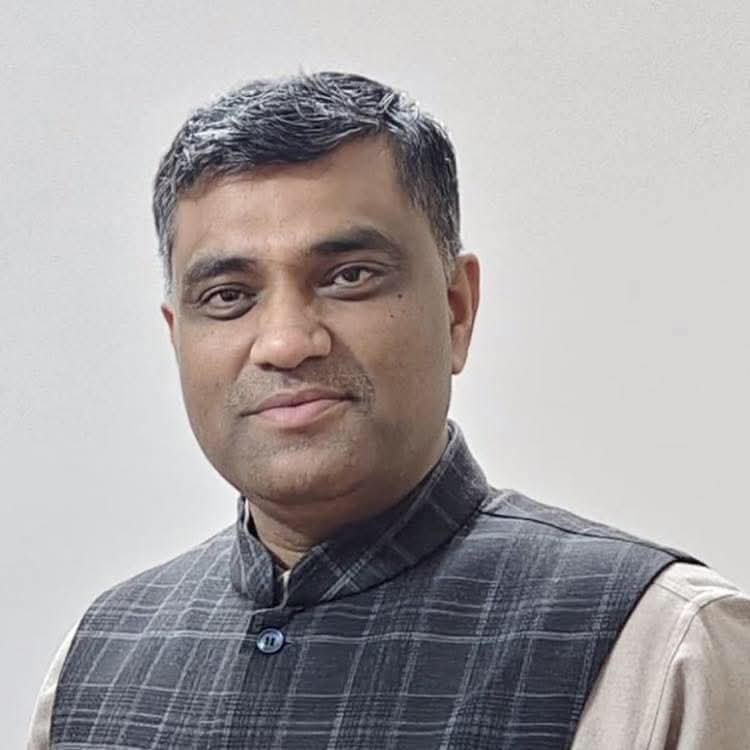 DivyrajR's tweet photo. आदरणीय गोविंद कुमार जी भाईसाहब को शिक्षा के क्षेत्र में कार्यरत सबसे बड़े संगठन विद्या भारती के *राजस्थान क्षेत्र के संगठन मंत्री" का नवीन दायित्व मिलने की हार्दिक शुभकामनाएं। https://t.co/Kh6lbqIeoV