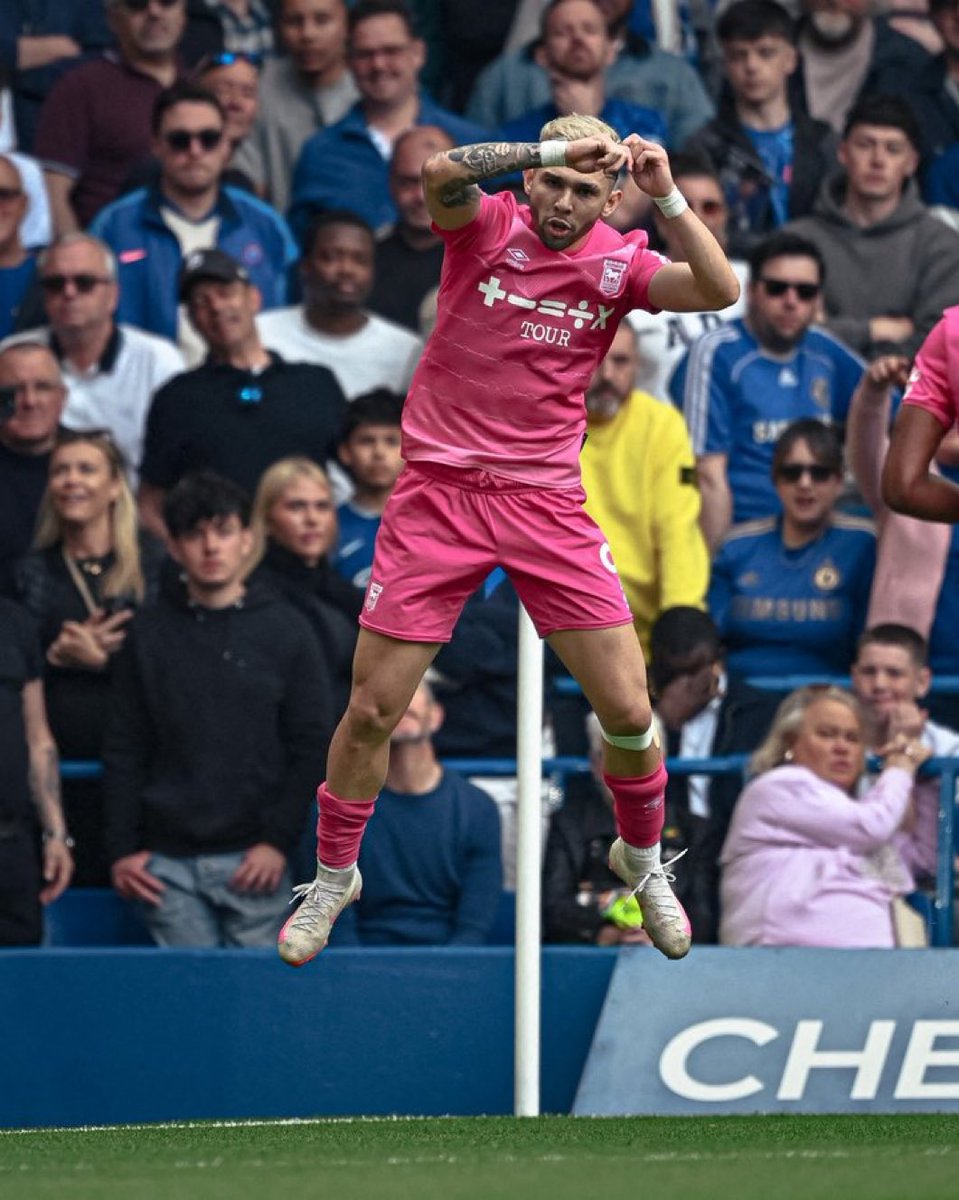 CFC_Janty's tweet photo. Ipswich player doing Ronaldo SIU celebration at our own backyard 

what happened to my club man 😭 https://t.co/lSJ9yaxfZb