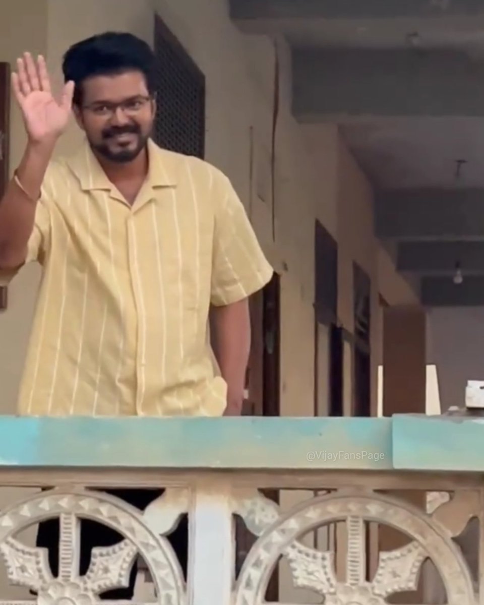 ActorVijayFP's tweet photo. That Smile 😍🤍 #PicOfTheDay 

#JanaNayagan @actorvijay #TVKVijay https://t.co/OpHhKB1nwQ