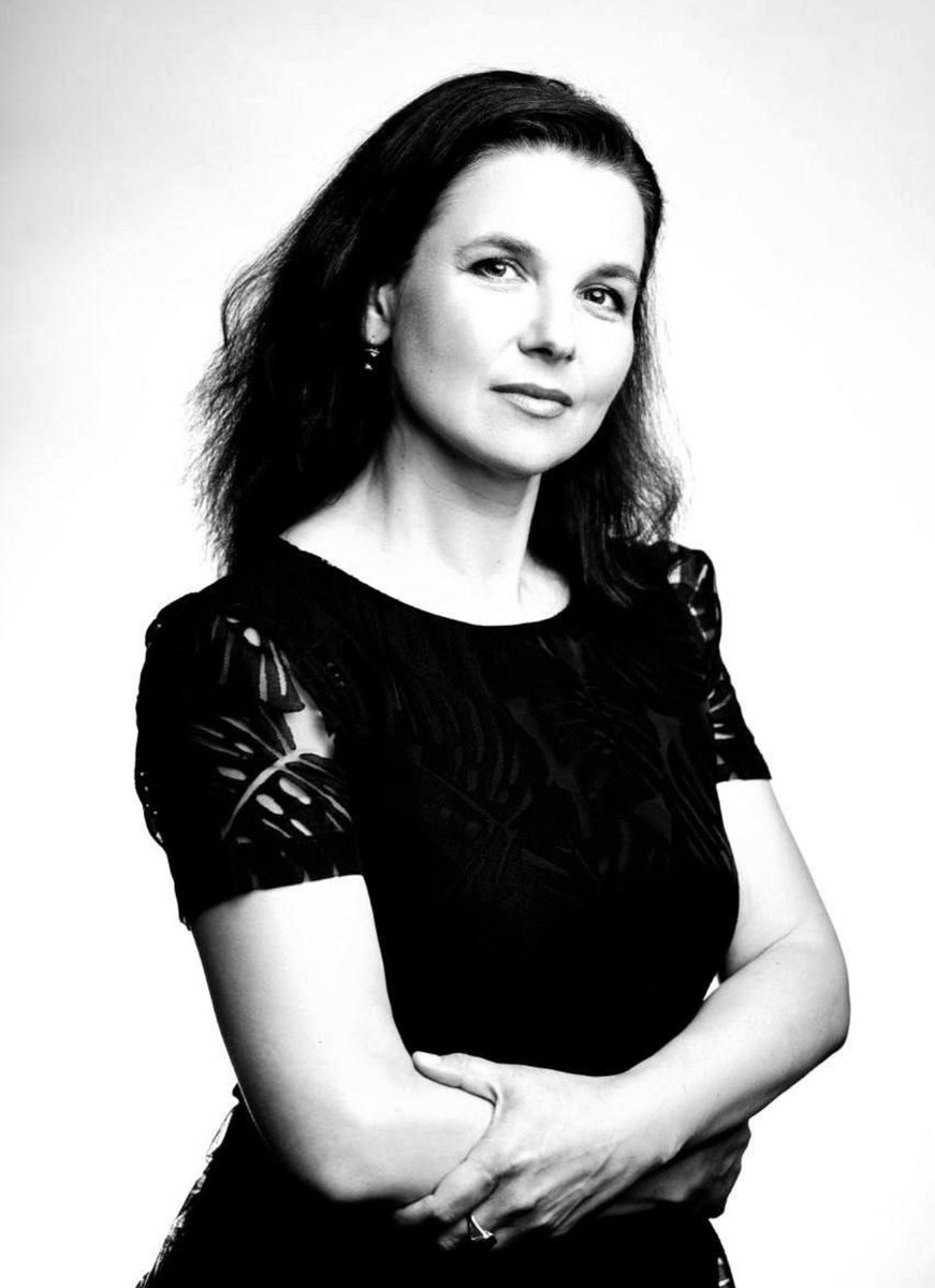 The pianist Olena Kohut was killed in today’s Russian ballistic missile strikes with cluster munitions against the city center of Sumy.

She is one of 32 Ukrainians killed in the Palm Sunday strikes.

99 people were wounded.