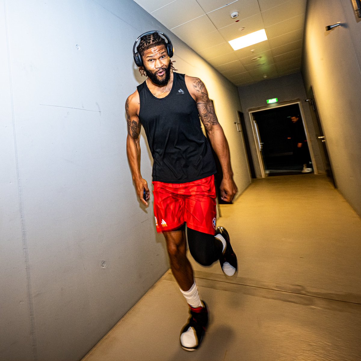 FCBBasketball's tweet photo. 1. | 0-0 | #OLDFCB

Das Spiel beginnt, wir starten mit Justus, Andi, Jack, Ivan und Devin.

#FCBB #BBL (c) Fotoduda https://t.co/WPJ58fp5ZB