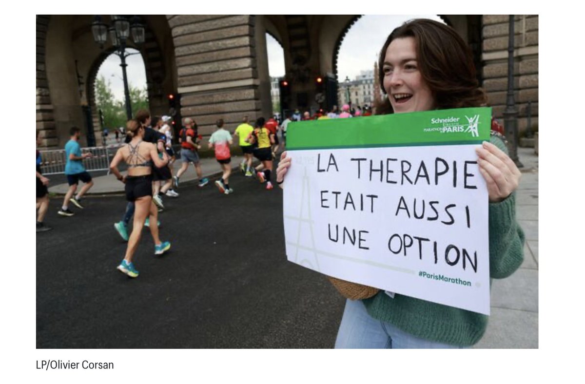 KuperSimon's tweet photo. "Therapy Was Also an Option" - spectator's sign at the Paris Marathon. Photo @LeParisien_75 https://t.co/n6vIHiThzO