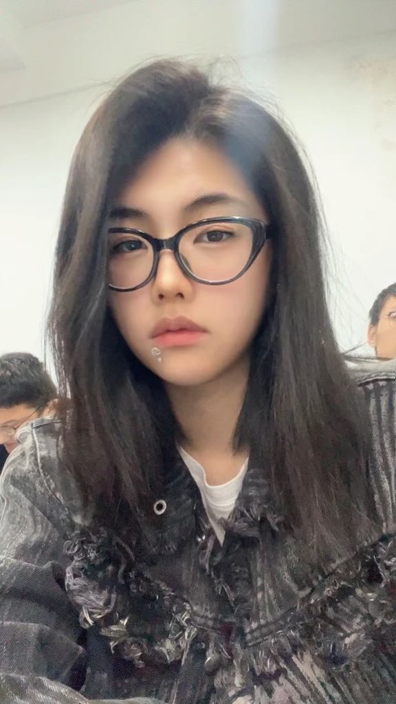 Heishe520's tweet photo. ���两个字怎么念来着 #les #wlw #1s https://t.co/AtXp6sSHJH
