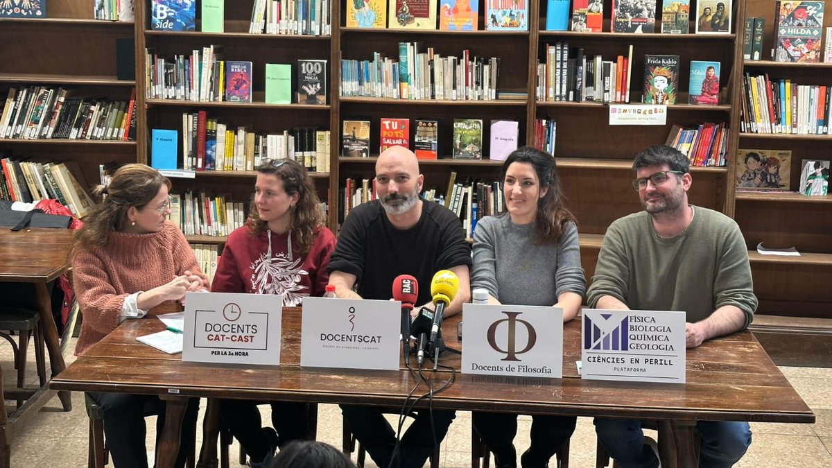 rtvenoticies's tweet photo. 📚 Suport dels sindicats de l'ensenyament als col·lectius que denuncien la modificació unilateral del currículum de Batxillerat

🗣️ @juanfralvarez | @radio4_rne @cienciesperill @USTECSTEs 

📻 https://t.co/dlwjENNyOO https://t.co/a4dQQIXOCt