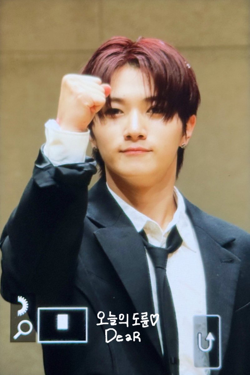 250413 퍼스트뮤직 팬싸 

오늘도 수고 많았고
이번주도 파이팅이야👊👊

#도륜 #DORYUN #AIMERS #에이머스