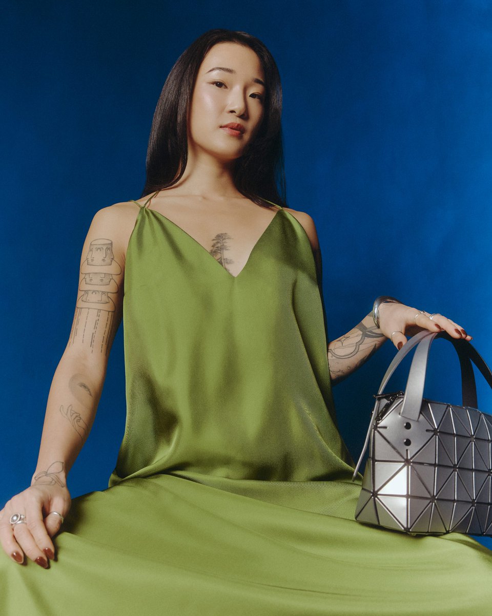 HoltRenfrew's tweet photo. « J’adore intégrer la nature dans mes œuvres car, en tant qu’êtres humains, nous en faisons intrinsèquement partie. » — Dahae Song. Cliquez pour découvrir et magasiner la campagne Votre ville, votre style! >https://t.co/TQqt1Rzwfc https://t.co/crBMt7Fe2f