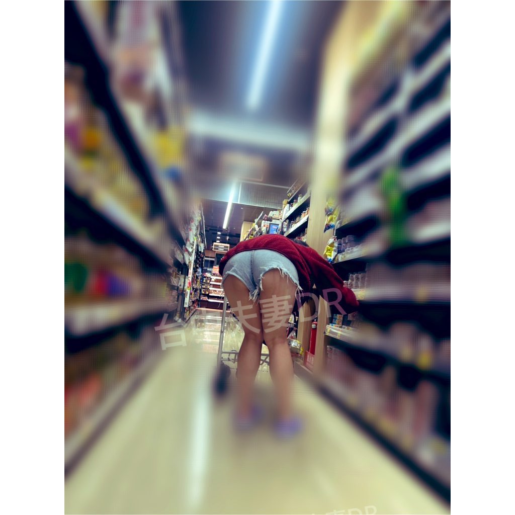 地方媽媽的～大屁股
撞起來很響亮
不服床上辯😜

#台中夫妻
#同房換不換 
#單男
#徵