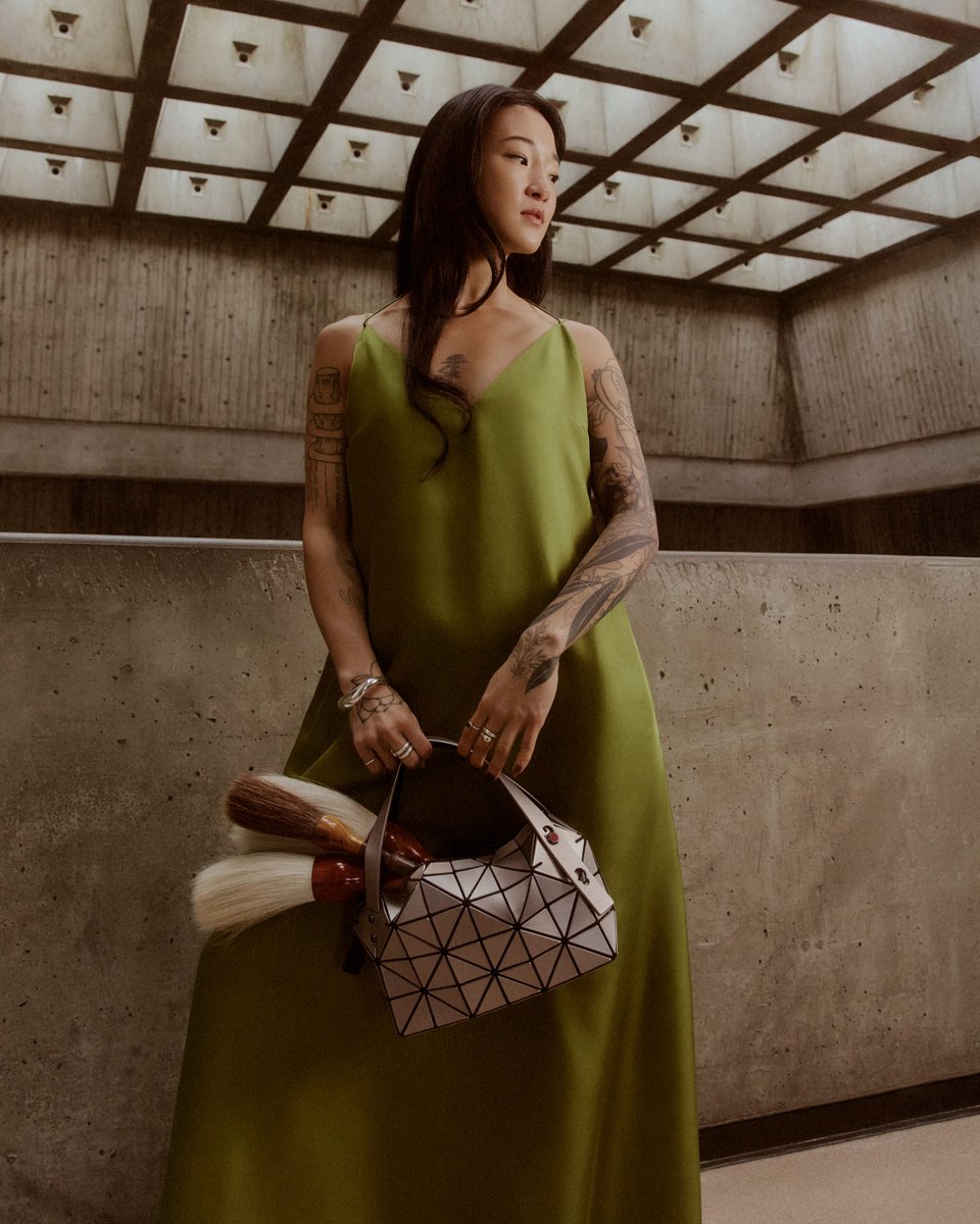 HoltRenfrew's tweet photo. “I am drawn to incorporating nature in my work because, as human beings, we are inherently a part of it. ” — Dahae Song. Click to read and shop Your City, Your Style! >https://t.co/m6izTxHQWX https://t.co/AFvKIRFURJ
