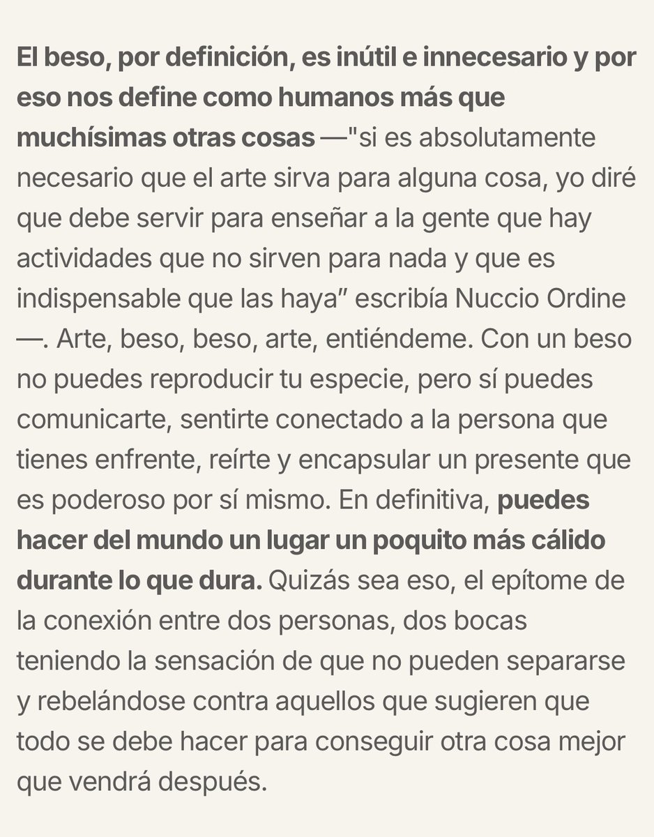 CarlaMourinho's tweet photo. Acabo de enterarme de que hoy es el día del beso y yo hace meses escribí un artículo que llamé ‘en defensa del beso’. https://t.co/Ib7qWS2xYp