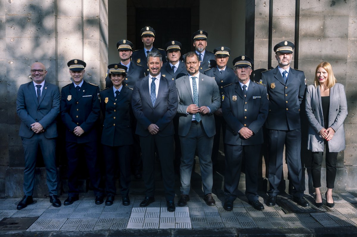 🙌🏼 Sumamos 7 nuevos subinspectores a nuestra plantilla de la Policía Local de La Laguna.

Refuerzos que mejoran la coordinación y el servicio a la ciudadanía.

¡Enhorabuena, equipo! 💙